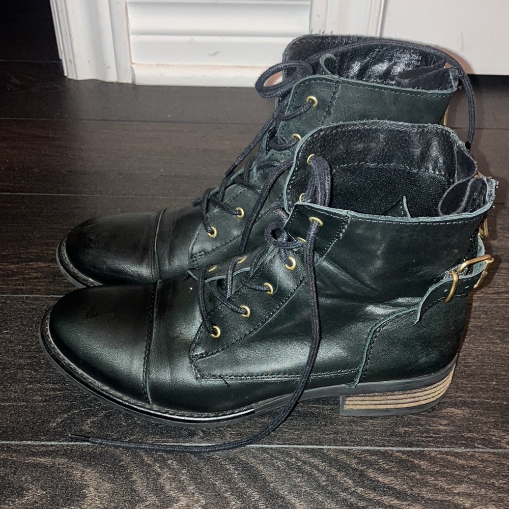 Leather black laced booties
